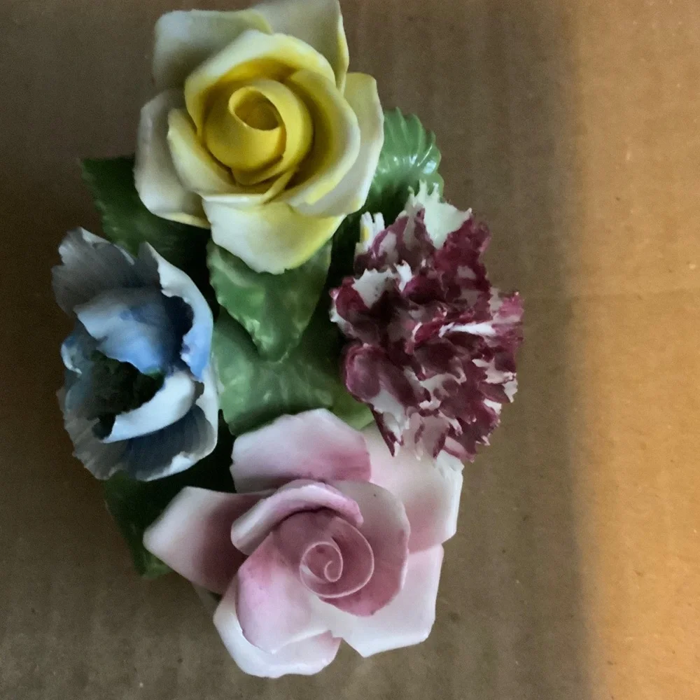 Floral Ceramic Bone China Shell display